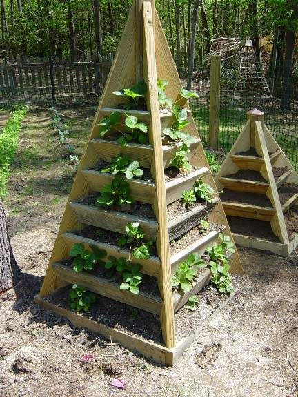 If you are not sure that you have the space to do traditional gardening, GO VERTICAL Here are some vertical gardening ideas for big and small spaces!